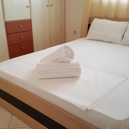 Purpleblue בית כפרי לוטראקי